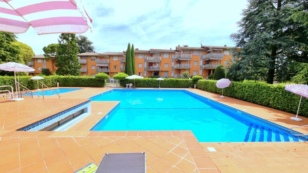 Appartamento Peschiera Peschiera del Garda Habitación foto